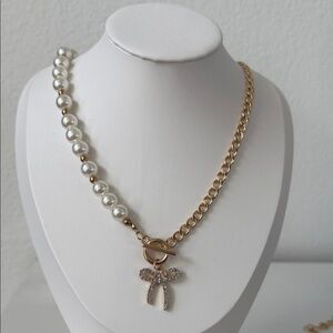 Elegant Gold and Pearl Necklace with Bow Pendant
